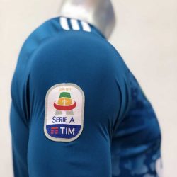 Quần áo bóng đá Tay dài Juventus màu Xanh Bích mùa giải 19-20