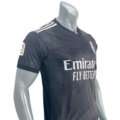 Quần áo Real Madrid 2022 màu đen TP