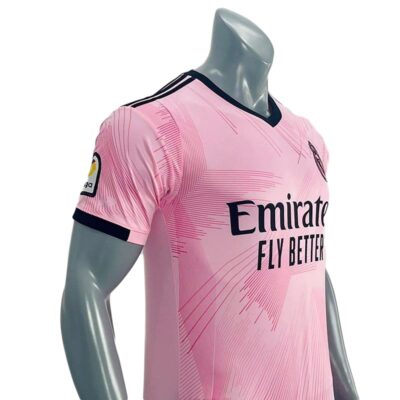 Quần áo Real Madrid 2022 màu hồng tp