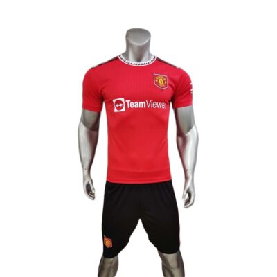 Quần áo MU sân nhà 2022 màu đỏ cổ tròn mặt đứng