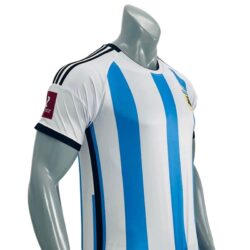 Quần áo Argentina 2022 màu trắng sọc xanh np