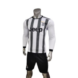 Quần áo Juventus tay dài trắng sọc đen 2022 nghiêng