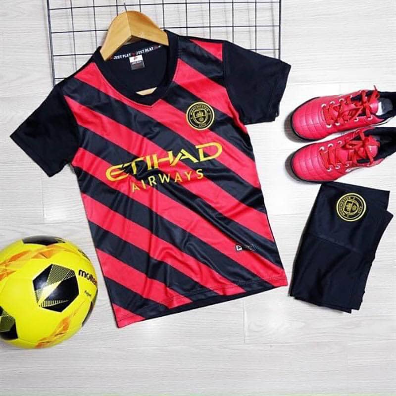 Quần áo bóng đá trẻ em Man City đỏ sọc đen 2022