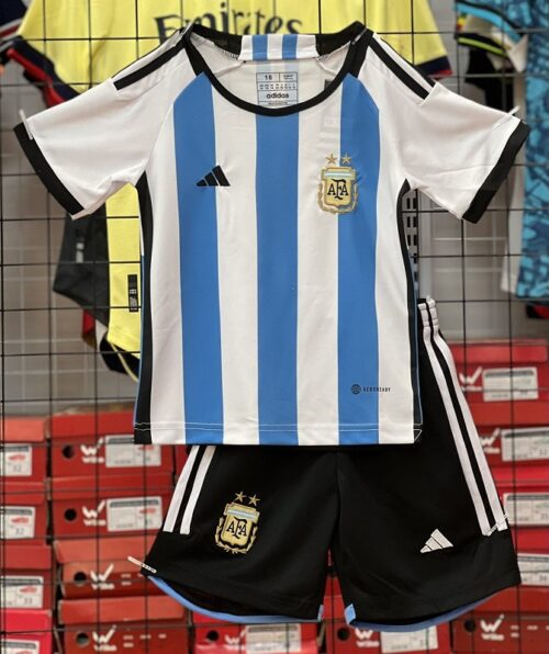 Quần áo trẻ em Argentina màu trắng sọc xanh sân nhà 2022-23 phiên bản F1