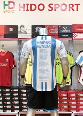 Quần áo Argentina 3 sao phiên bản kỉ niệm vô địch World Cup 2022 mặt lưng