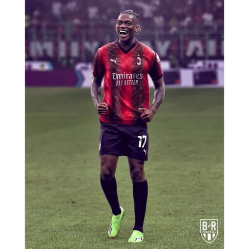 Quần áo AC Milan 2024 màu đỏ sân nhà hình cầu thủ