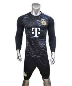 Quần áo bóng đá Bayern Munich 2024 tay dài màu đen mặt trước