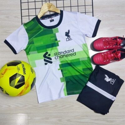 Quần áo bóng đá trẻ em Liverpool 2024 màu trắng sân khách hàng Việt