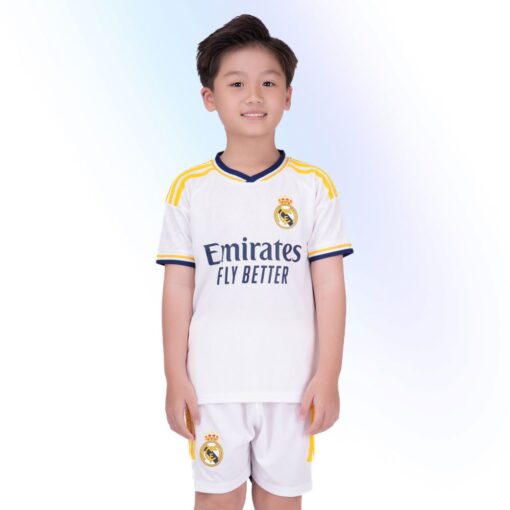 Quần áo bóng đá trẻ em Real Madrid 2024 màu trắng sân nhà Strivend