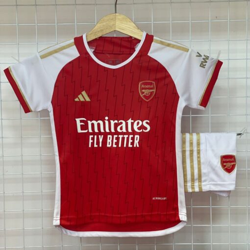 Quần áo trẻ em Arsenal 2024 màu đỏ sân nhà phiên bản F1 mặt trước