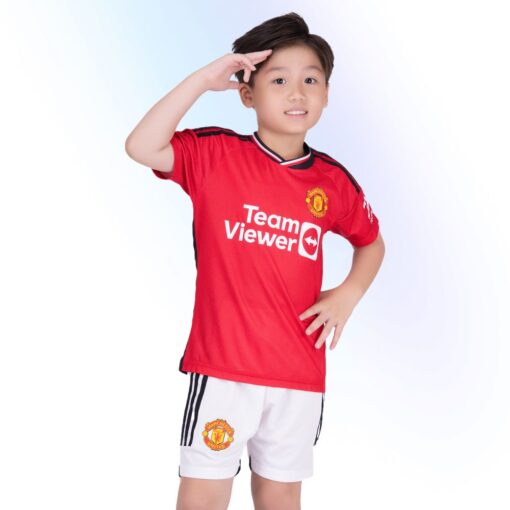 Quần áo bóng đá trẻ em MU 2024 màu đỏ sân nhà Strivend