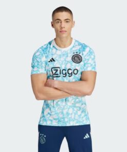 Quần áo Ajax Amsterdam 2024 trước trận đấu
