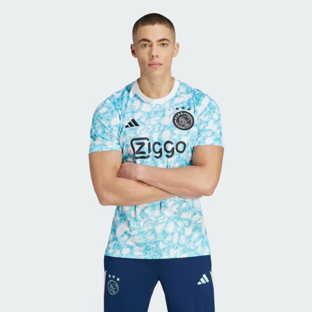 Quần áo Ajax Amsterdam 2024 trước trận đấu