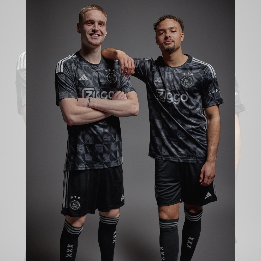Quần áo Ajax Amsterdam màu đen sân khách thứ 3 2024