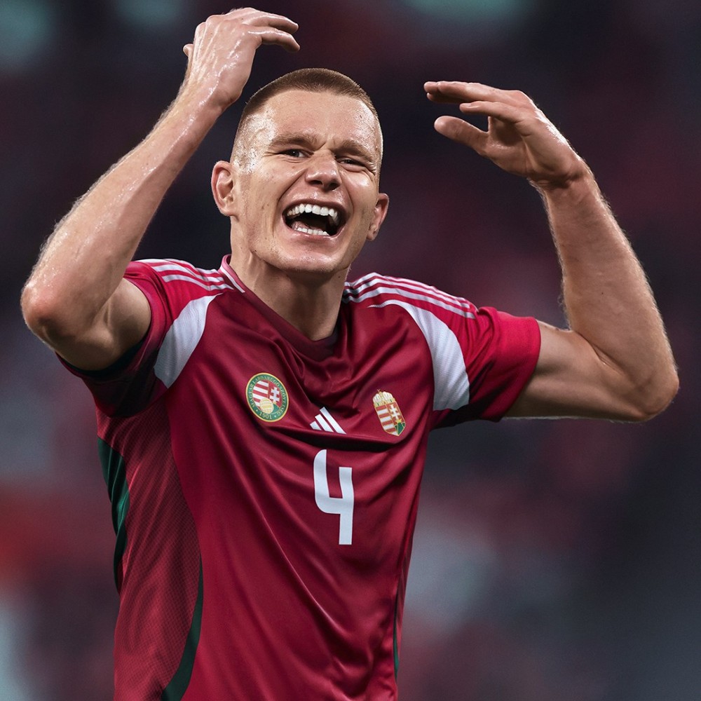 Quần áo Hungary màu đỏ sân nhà Euro 2024 hình cầu thủ