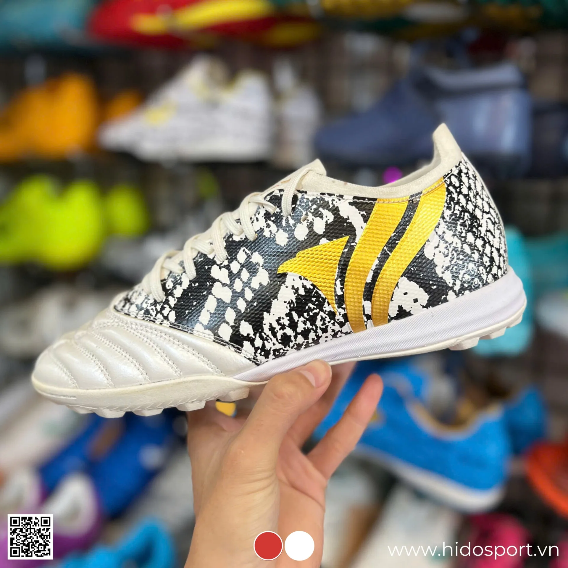 (TITLE)% Giay Bong Da Kamito President Tf San Co Nhan Tao Trang Hinh Anhp Thuc Te Tai Hido Sport 01