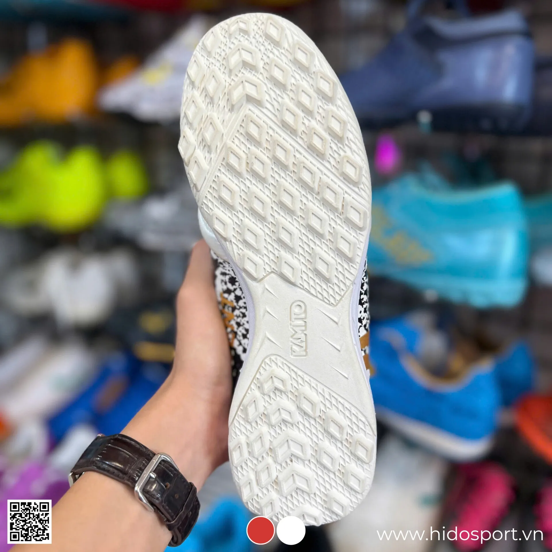 (TITLE)% Giay Bong Da Kamito President Tf San Co Nhan Tao Trang Hinh Anhp Thuc Te Tai Hido Sport 02