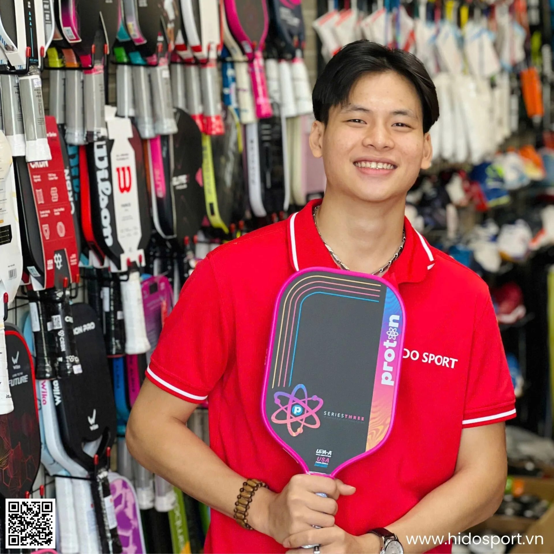 Vot Pickleball Lam Qua Tang Y Nghia Cho Phai Nu Bst Vot Proton Series Three Flamingo Mau Hong Hinh Anh Tai Hido Sport 001