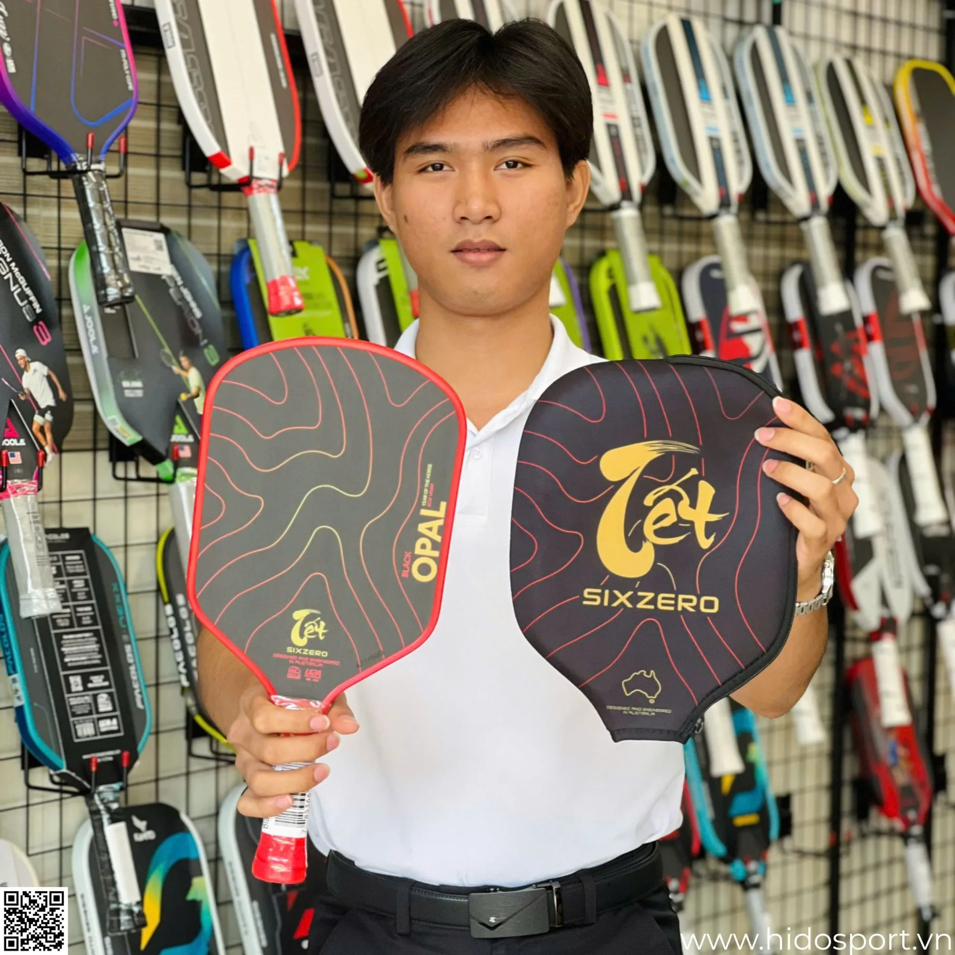 Six Zero Black Opal Tet 2026 Phien Ban Gioi Han Hinh Anh Thuc Te 001