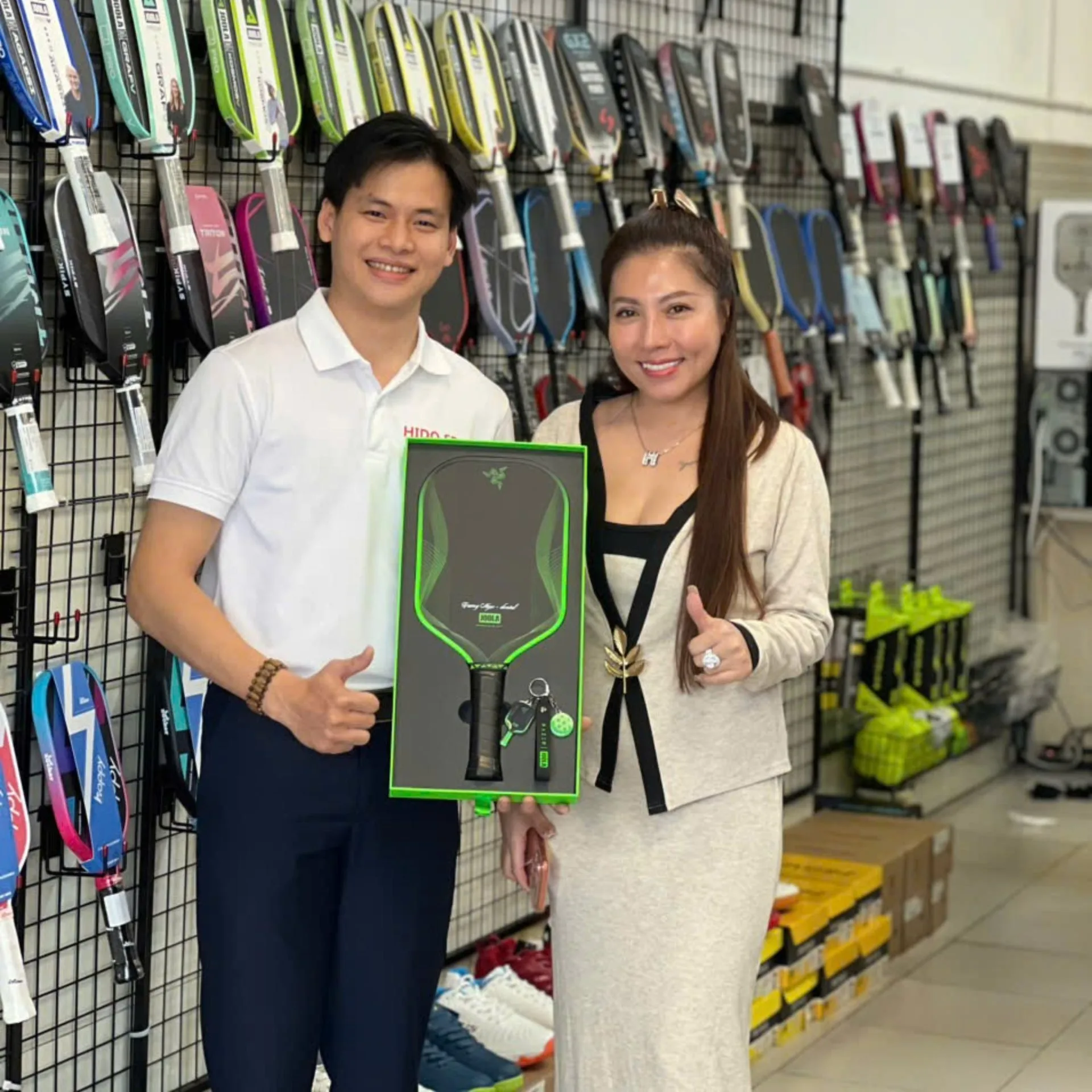 Khách Hàng Mua Vợt Pickleball Cao Cấp Tại Cửa Hàng Hido Sport