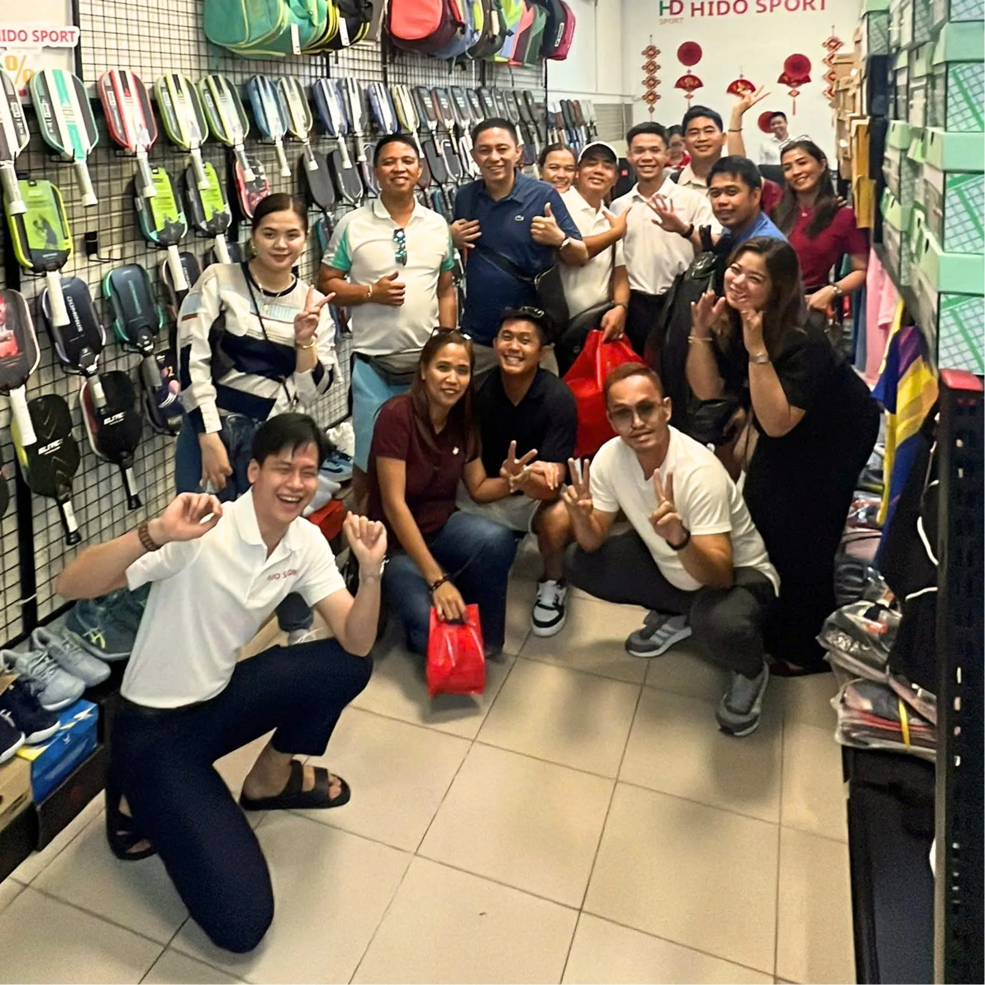 Khách Hàng Mua Vợt Pickleball Cho Người Mới Chơi Tại Hido Sport