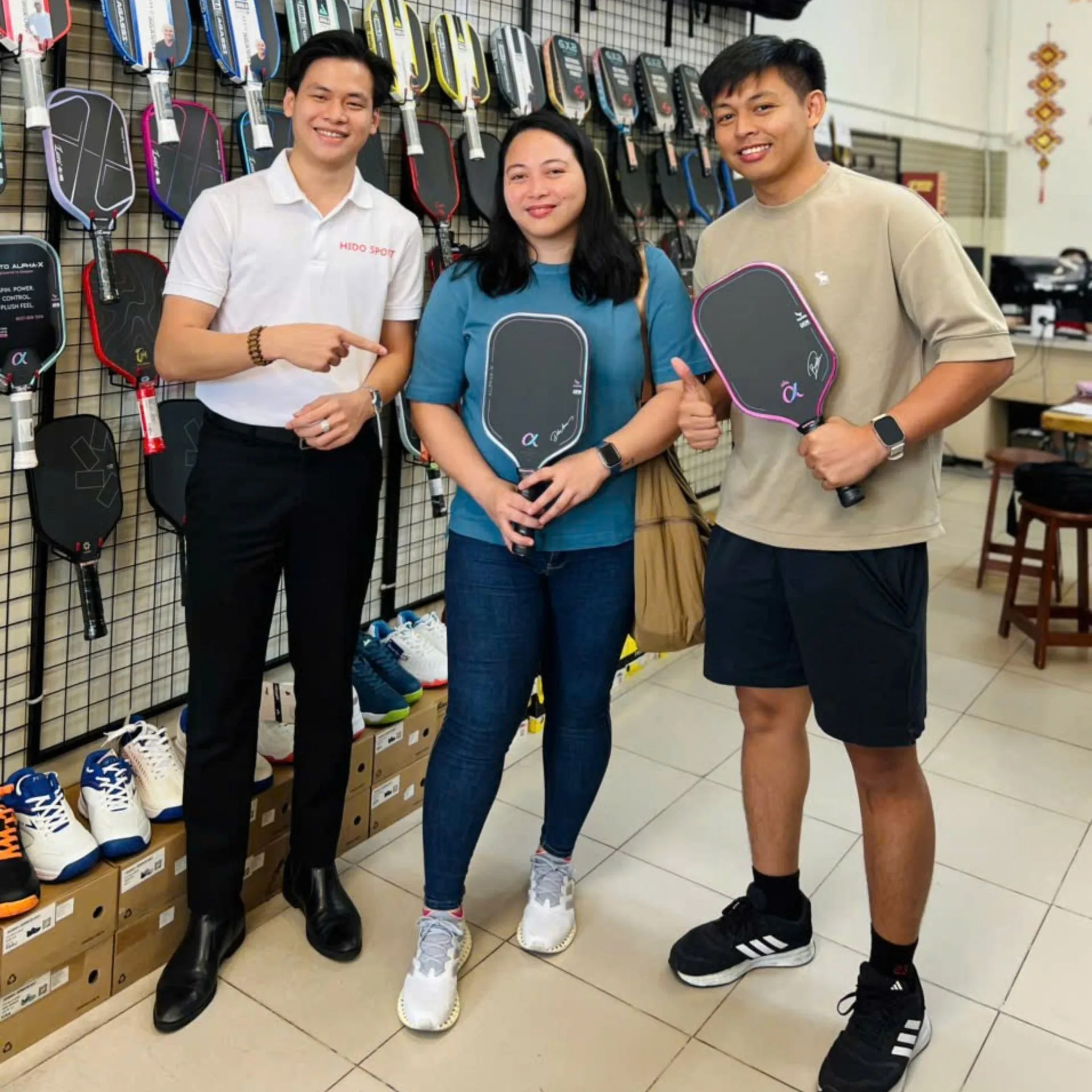 Khách Hàng Mua Vợt Pickleball Tại Pickleball Shop Hido Sport