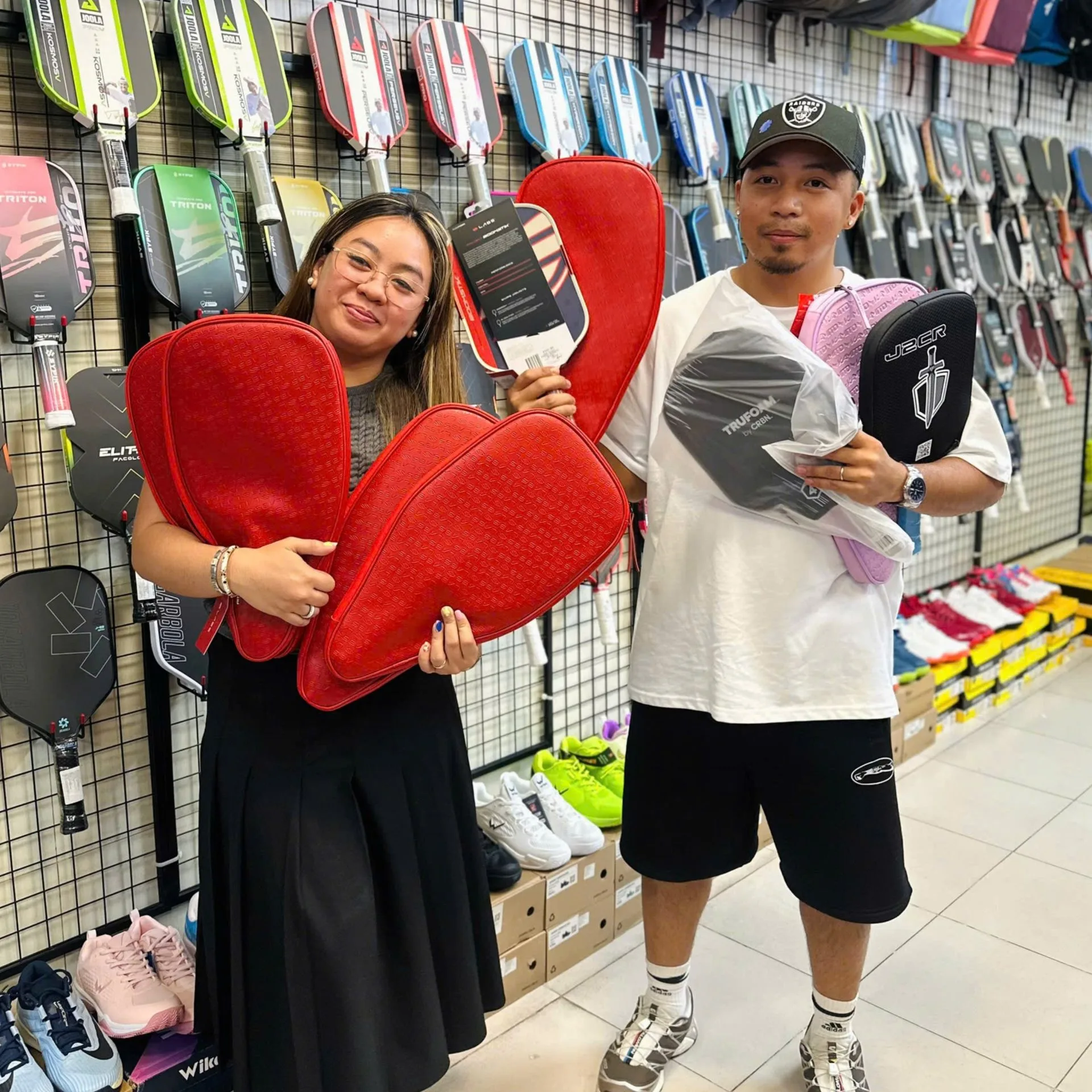 Khách Hàng Nhận Vợt Pickleball Selkirk Chính Hãng Tại Hido Sport