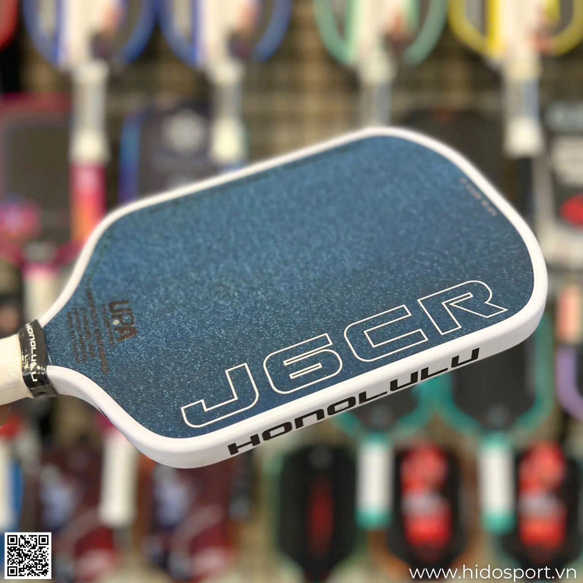 (TITLE)% Vot Pickleball Honolulu J6cr Crystal Blue Mau Trang Goc Nghieng