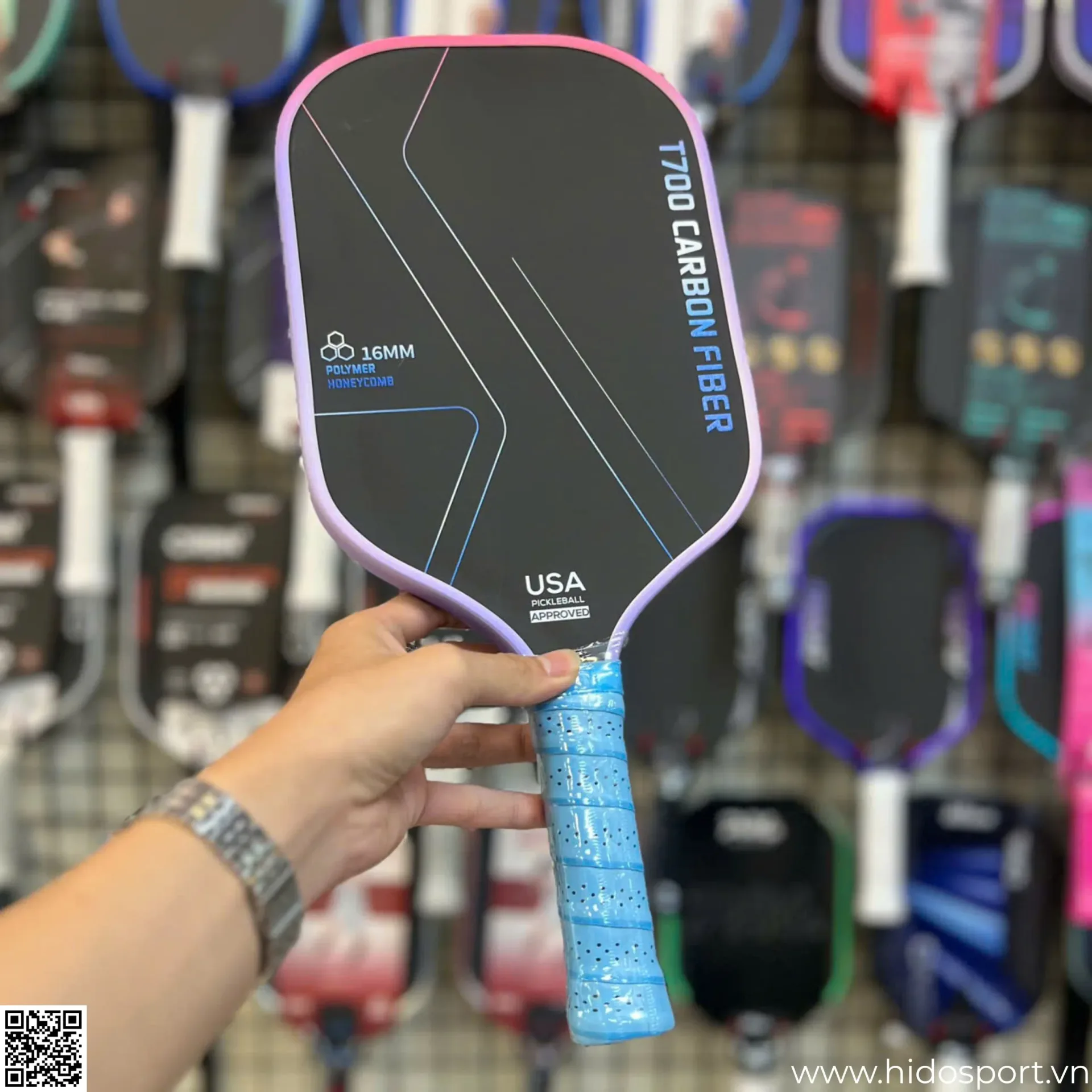 (TITLE)% Vợt Pickleball T700 Đen Xanh Dương – Hình Thực Tế