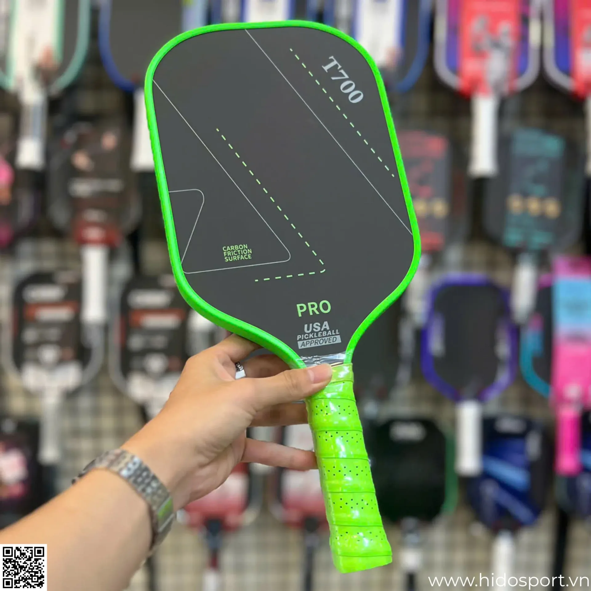 (TITLE)% Vợt Pickleball T700 Đen Xanh Lá Neon – Hình Thực Tế
