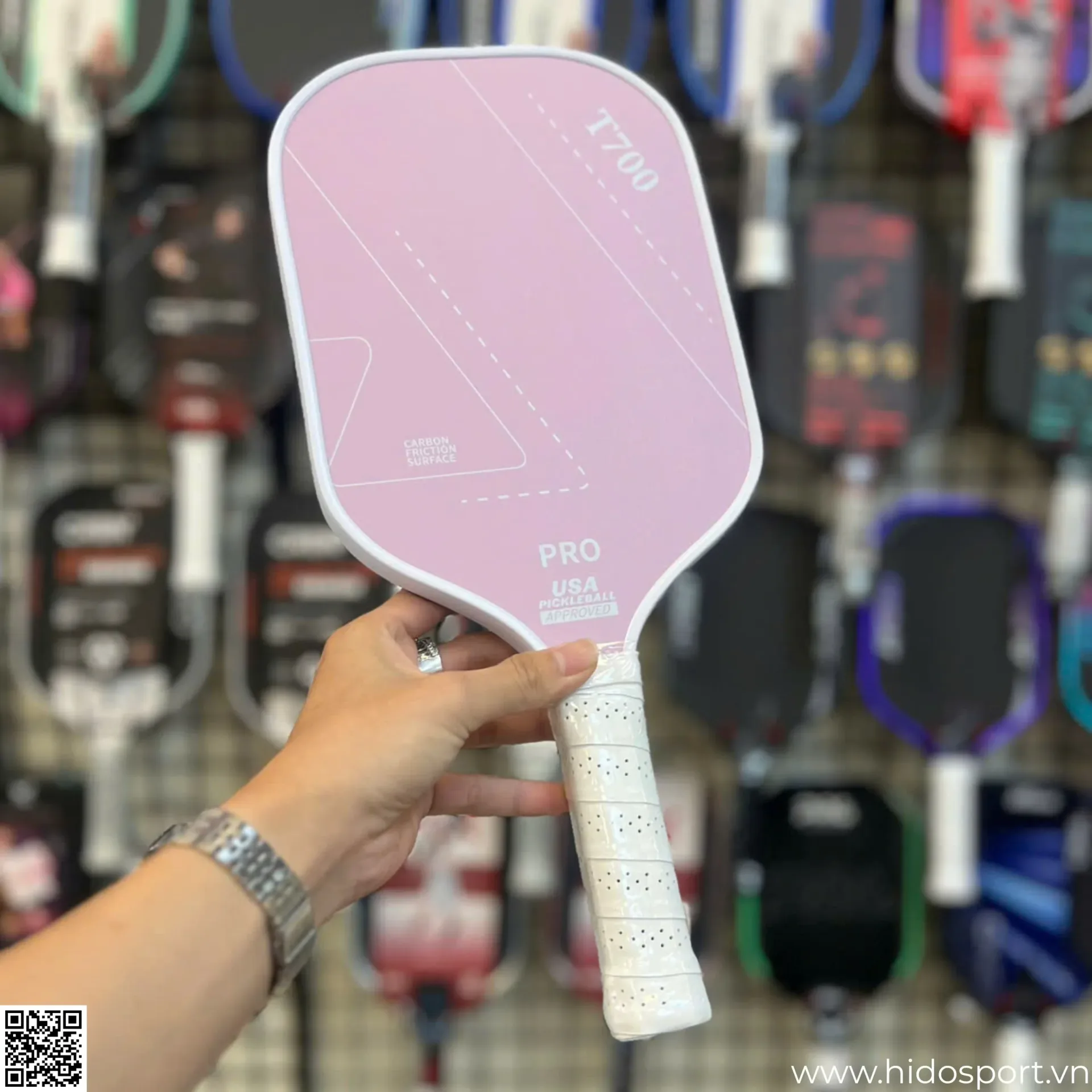 (TITLE)% Vợt Pickleball T700 Hồng Pastel – Hình Thực Tế